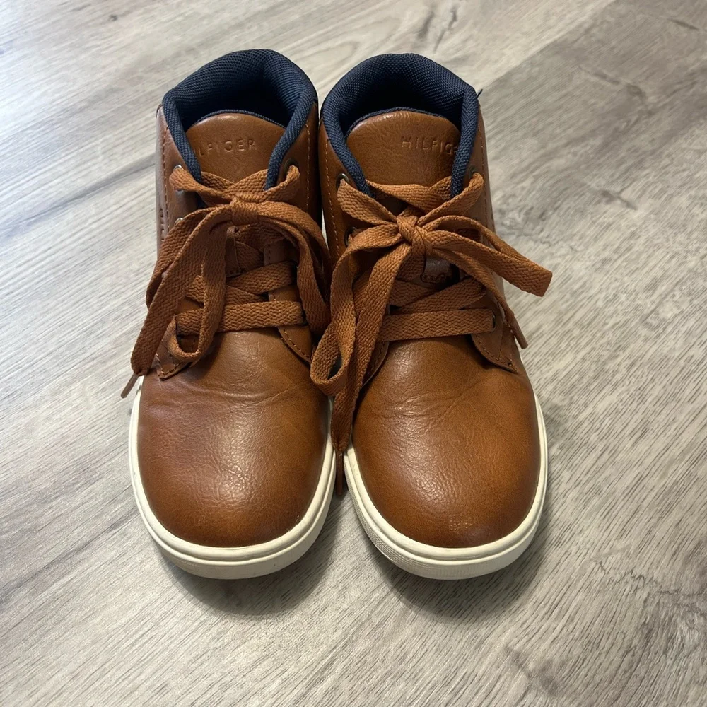 Kids Tommy Hilfiger brown lace boots size 1